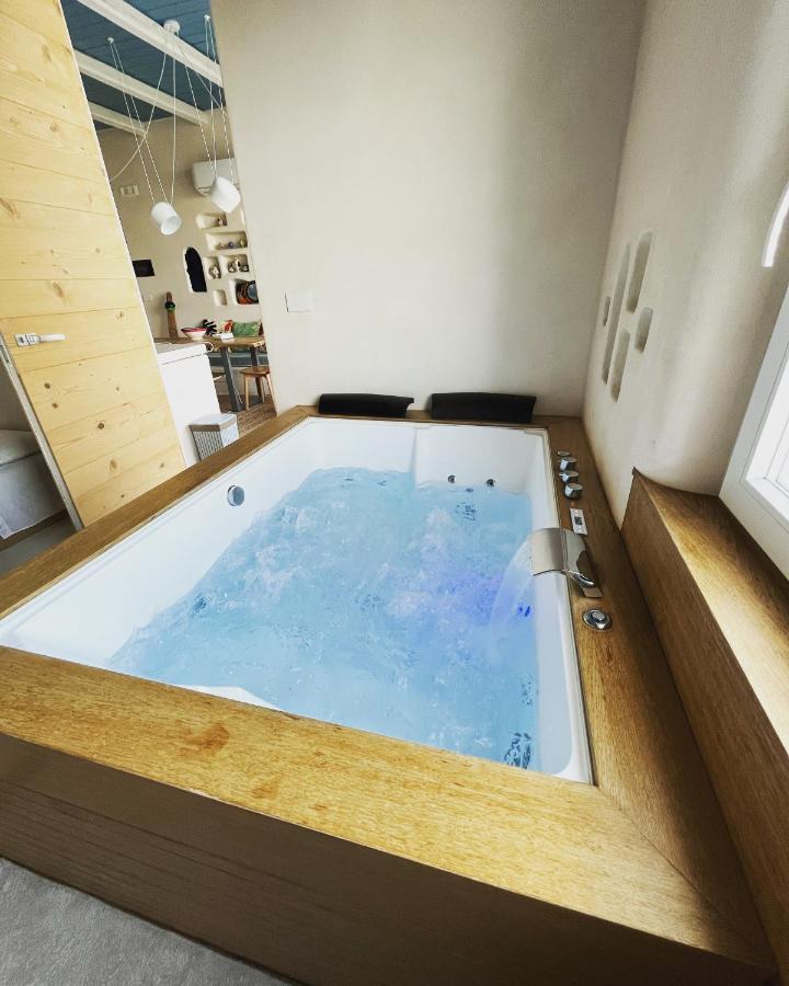 Casa Mediterranea Jacuzzi Riscaldata Con Caminetto Specchiolla Extérieur photo